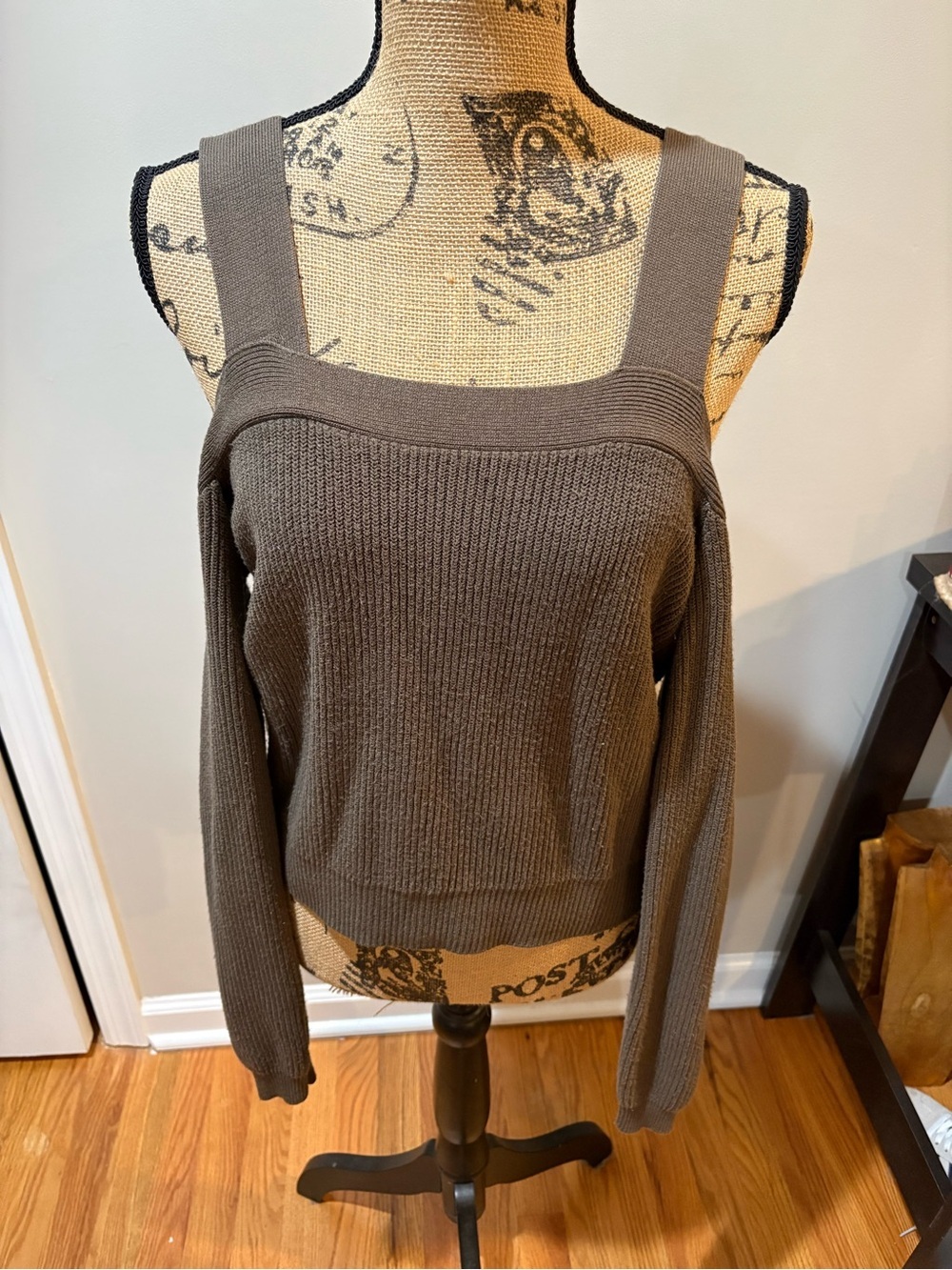 ▪️KENDALL & KYLIE Cold Shoulder Sweater